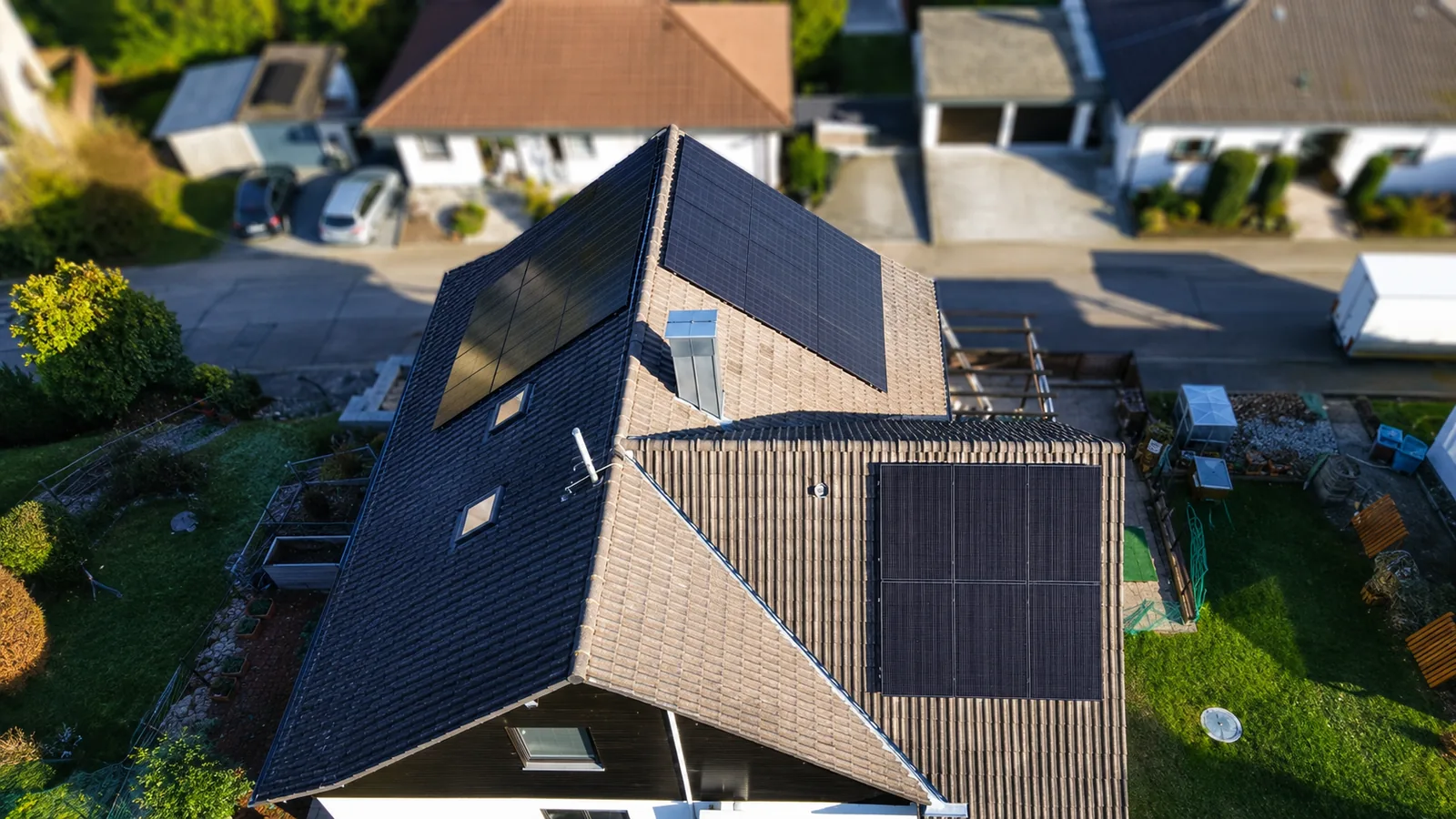 Photovoltaikanlage auf einem Wohnhausdach in der Region Baden-Baden nach der Inbetriebnahme